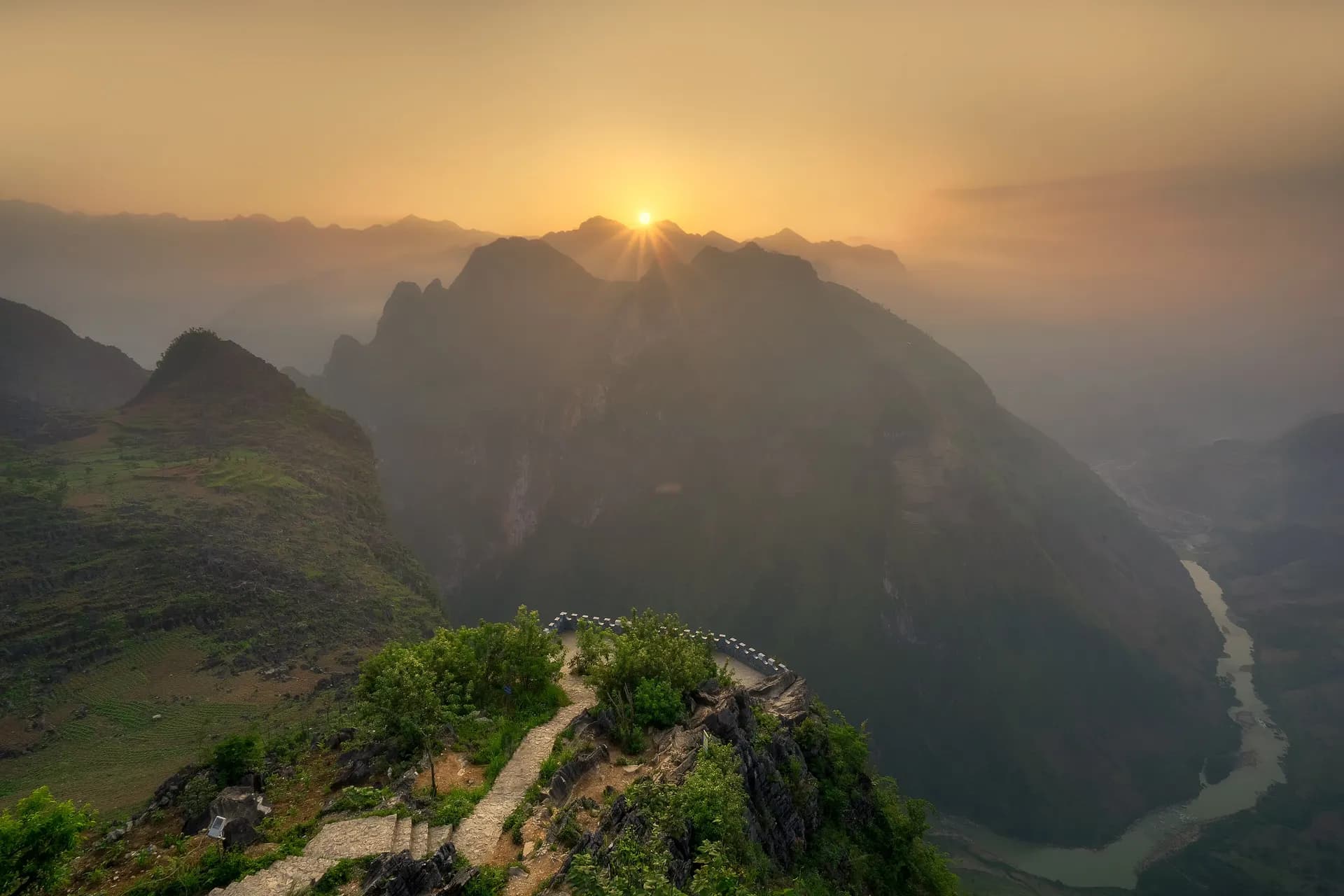 Preview: Where fog days matter in Vietnam: Sa Pa, Ha Giang, Ha Long (Guides)